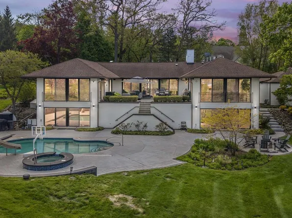 N1888 Loramoor LANE, Lake Geneva, WI 53147