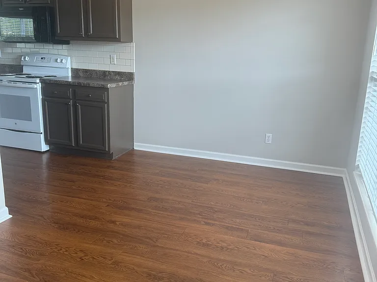 703 Casey Ln — Photo 2