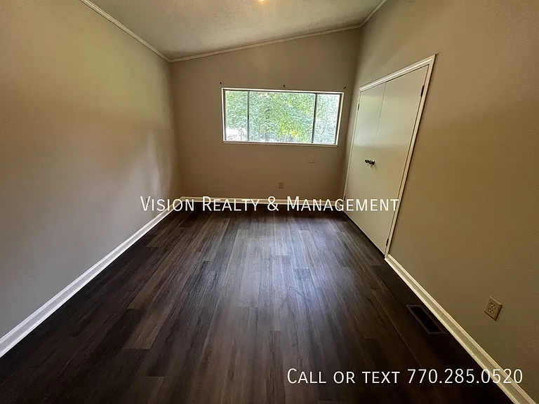 150 Castlegate Cir — Photo 13