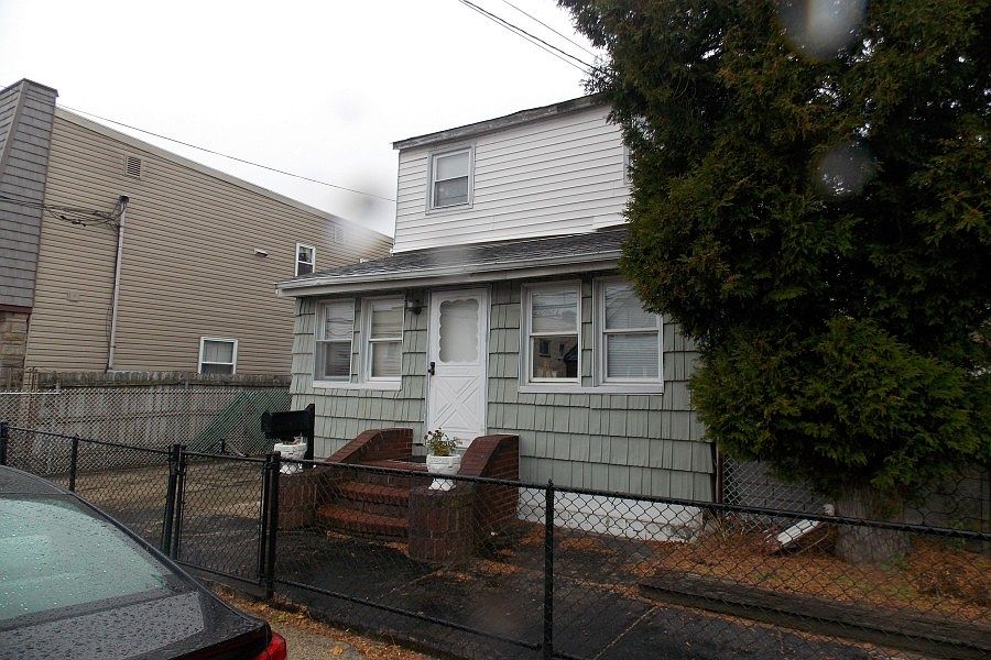 2nd image of 120 Meacham Ave