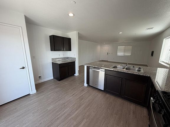 5th image of 505 Cindy Ct