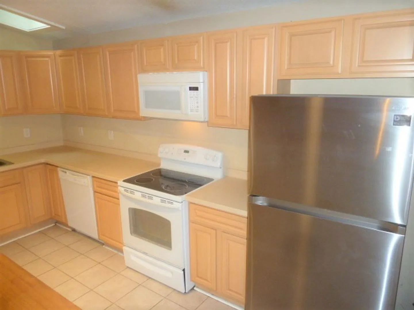 Check out this updated 3br on Stephens St., available in August...walk to campus! — Photo 3