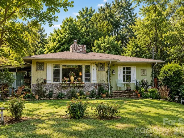 12 Nature Ln, Waynesville, NC 28786