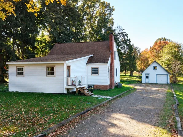 3350 Easton Rd, Barberton, OH 44203