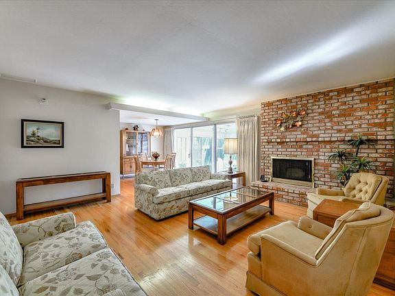 3rd image of 1016 Teal Dr