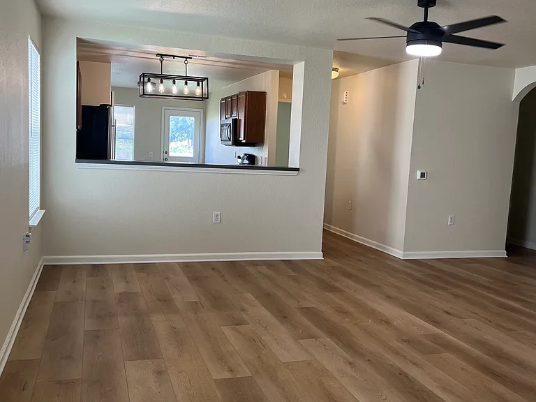 1429 Coriander Dr — Photo 2