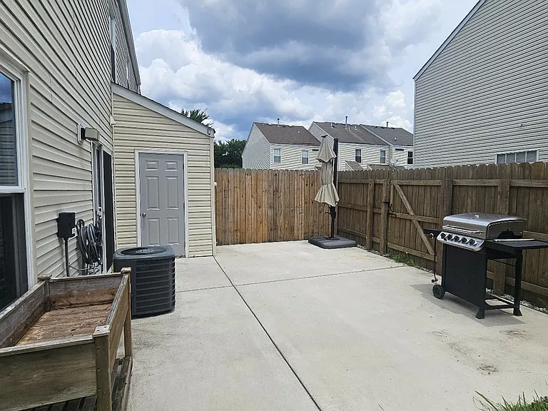 1228 Warwick Dr — Photo 16