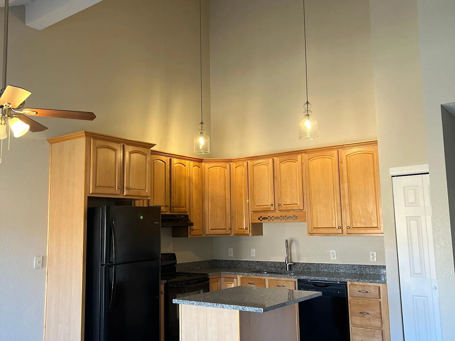 2 bed, 913 sqft, $1,795 — Photo 4