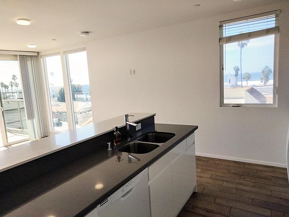 5th image of 5040 Santa Monica Ave Unit 1