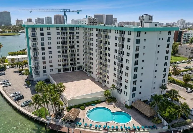 10350 W Bay Harbor Dr #5L — Photo 15