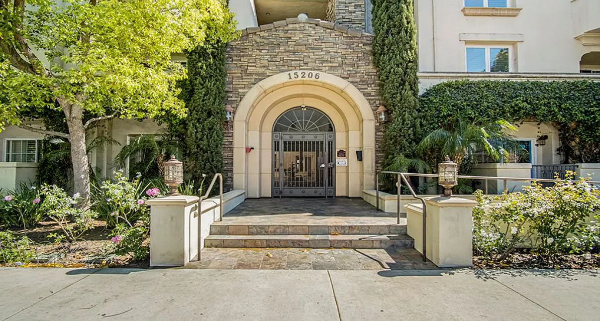 2 bed, 2.5 bath, 1300 sqft, $2,895 — Photo 1