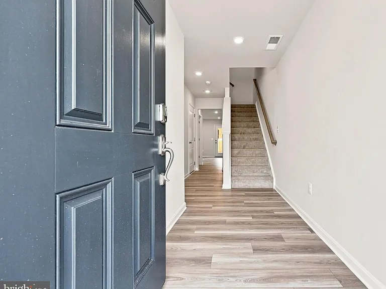 394 Seeback Dr — Photo 4
