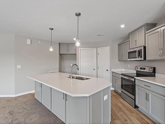 4th image of 636 Foxhill Dr #9-204