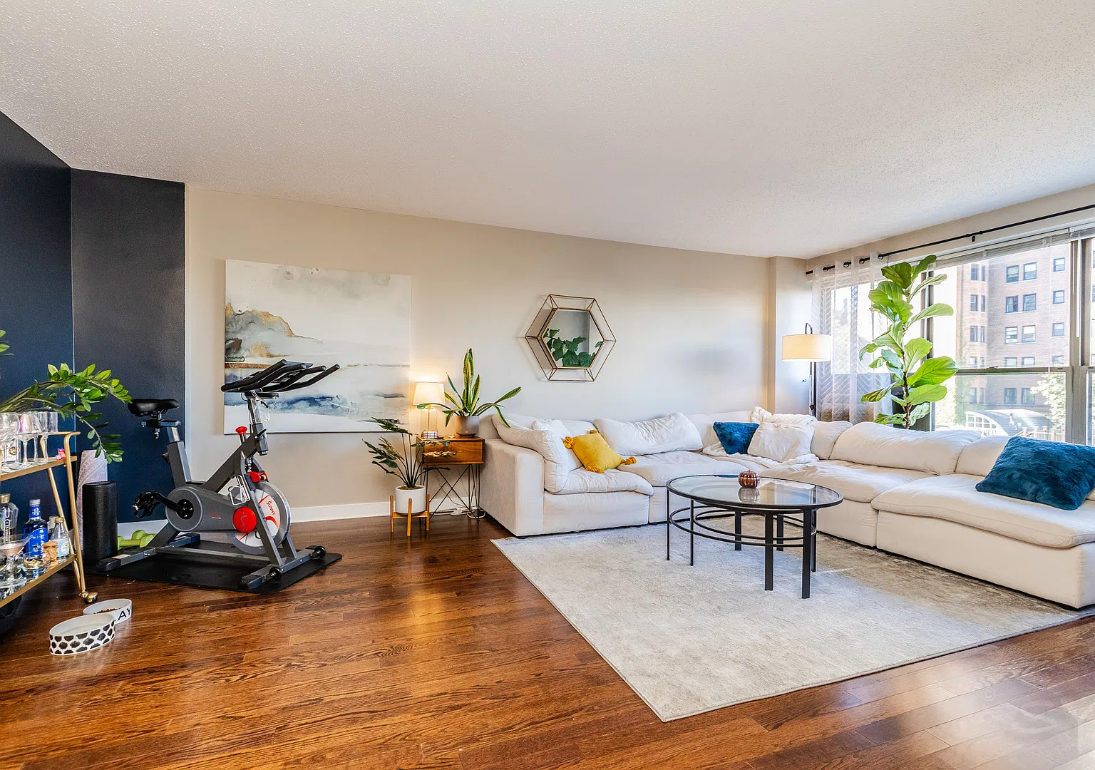 1 bed, 800 sqft, $2,500 — Photo 3
