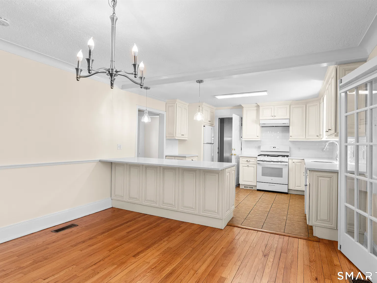 4 bed, 1.0 bath, 1600 sqft, $3,100 — Photo 3