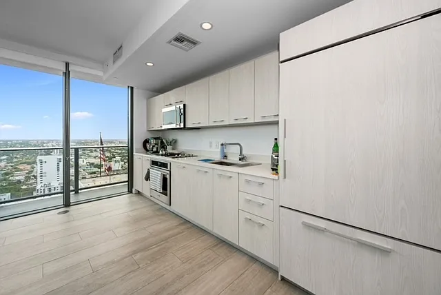 55 SW 9th St #3506 — Photo 14