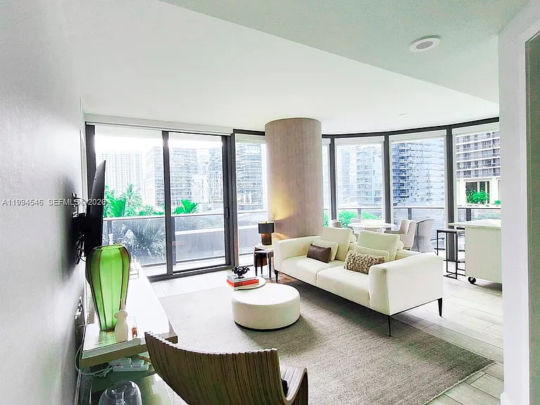 55 SW 9th St #1001 — Photo 10