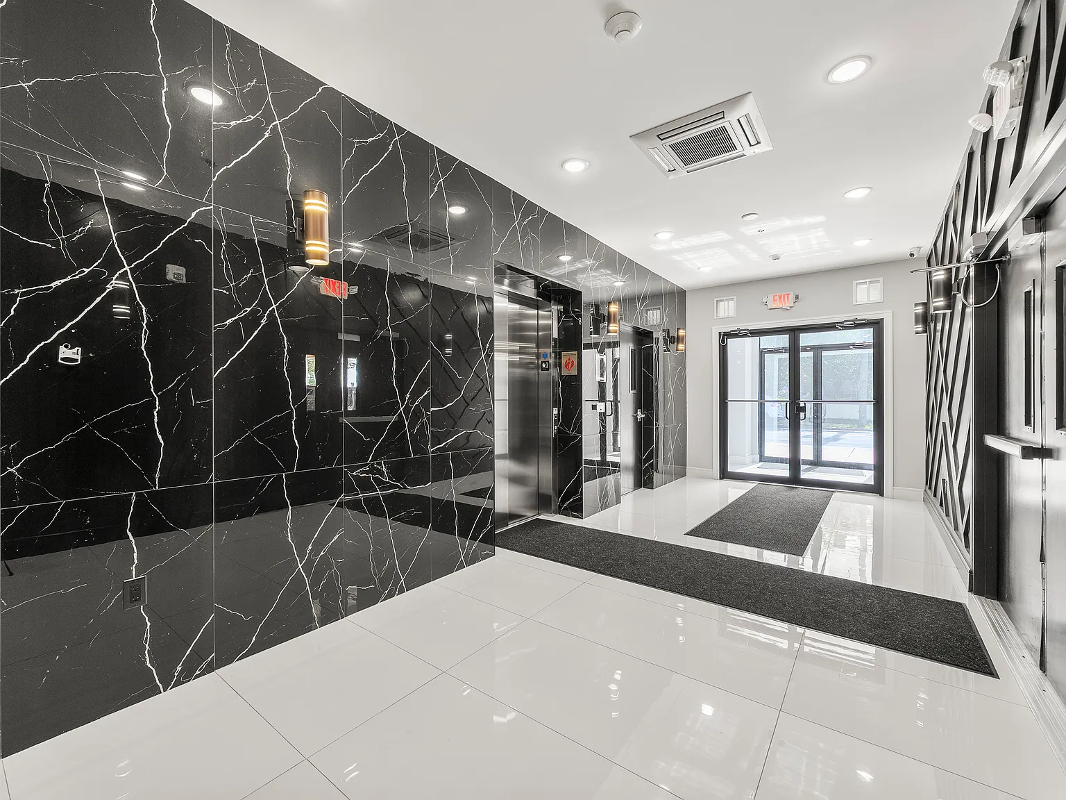 1 bed, 780 sqft, $2,375 — Photo 2