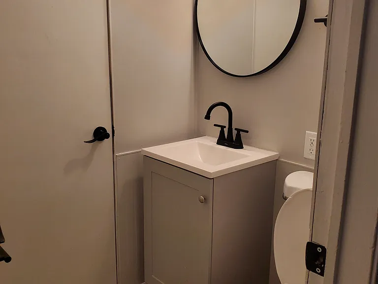 411 Sussex Dr — Photo 23