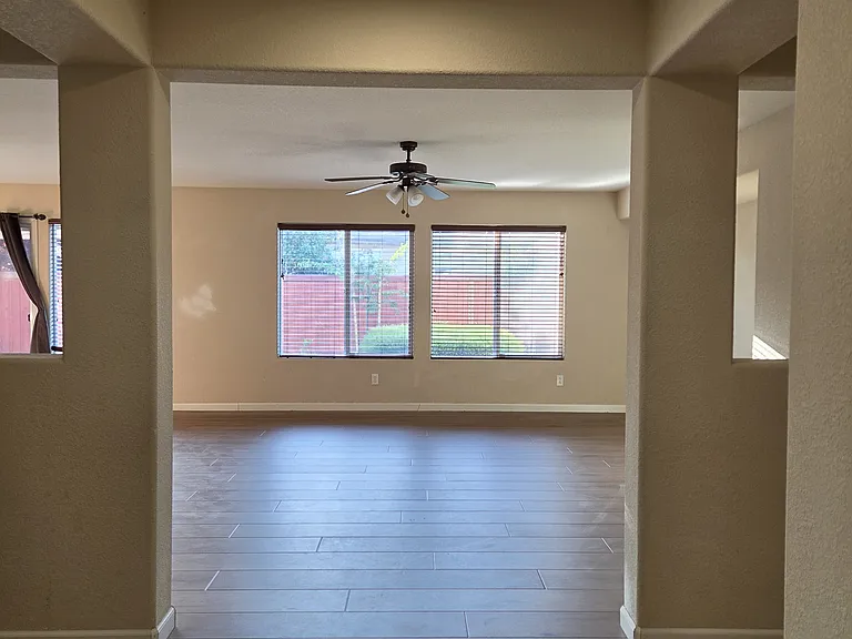 3930 Sophia St — Photo 2