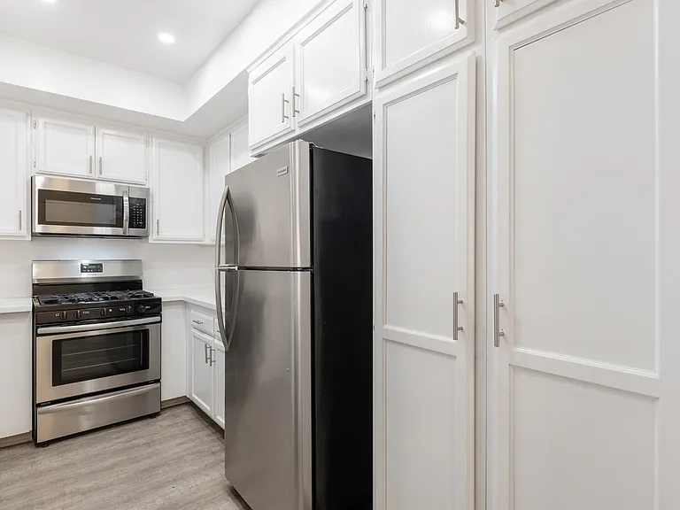 12340 Montana Ave #202 — Photo 15