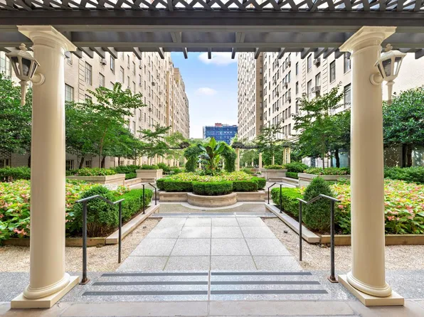 353 West 56th Street image 7 of 14