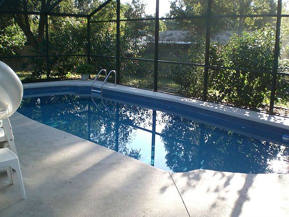 16 x 32 fiberglass pool, 6' deep