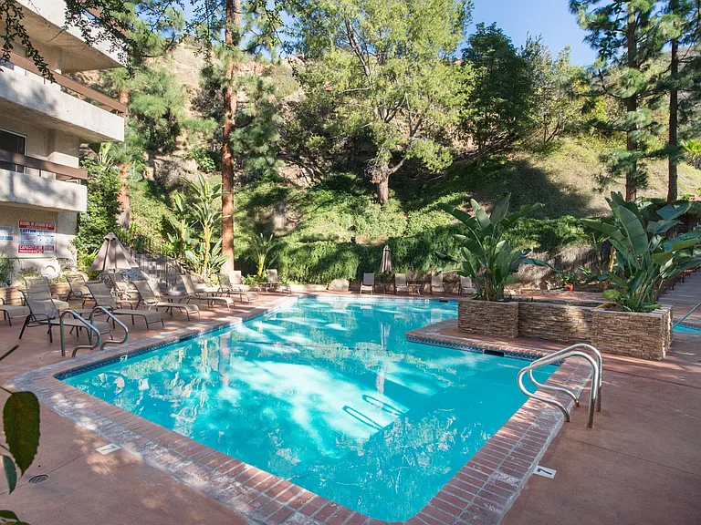 2700 Cahuenga Blvd E #1203 — Photo 10