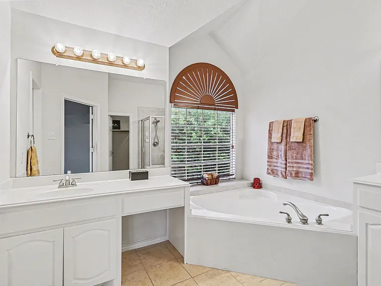16434 Redcrest Dr — Photo 26
