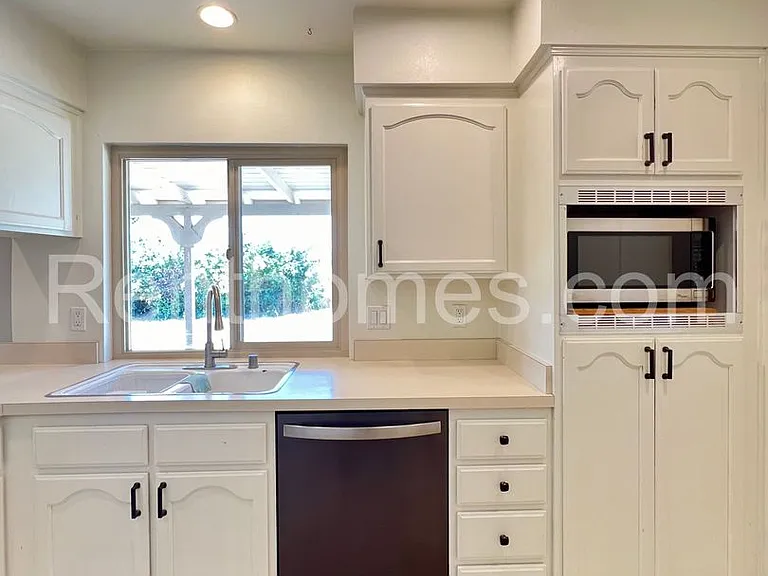 1426 Kingston Dr — Photo 5
