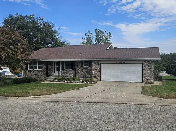 608 Moen St, Decorah, IA 52101