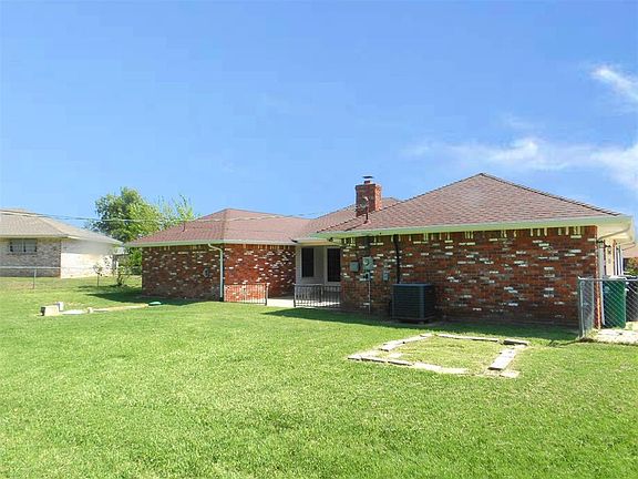 4th image of 3305 N Maloney Dr