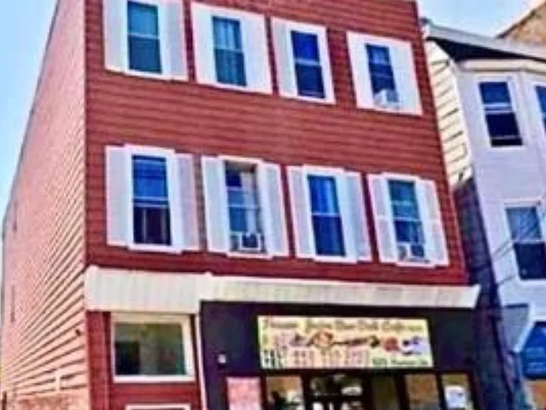 525 Harrison Ave #1 — Photo 2