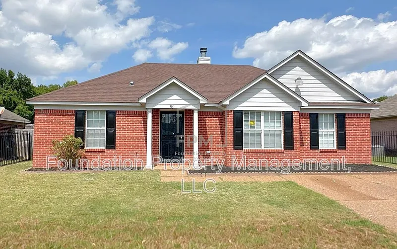 4 bed, 2.5 bath, 1670 sqft, $1,600 — Photo 2