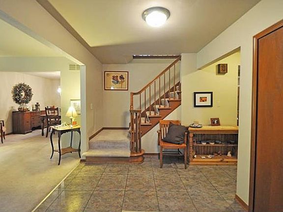 2nd image of 21129 Westfarm Ct