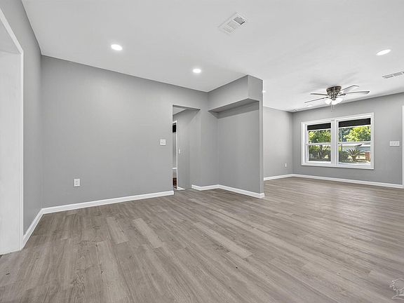 4th image of 1522 Erwin Dr