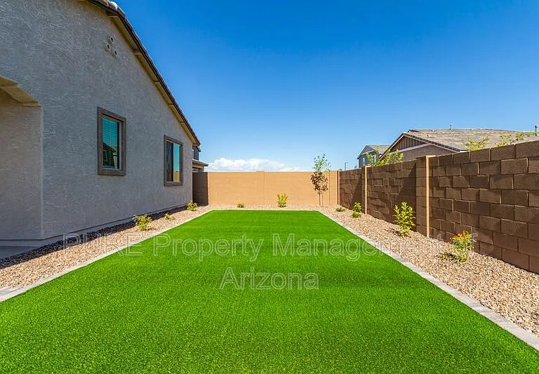 22937 E Roundup Way — Photo 28