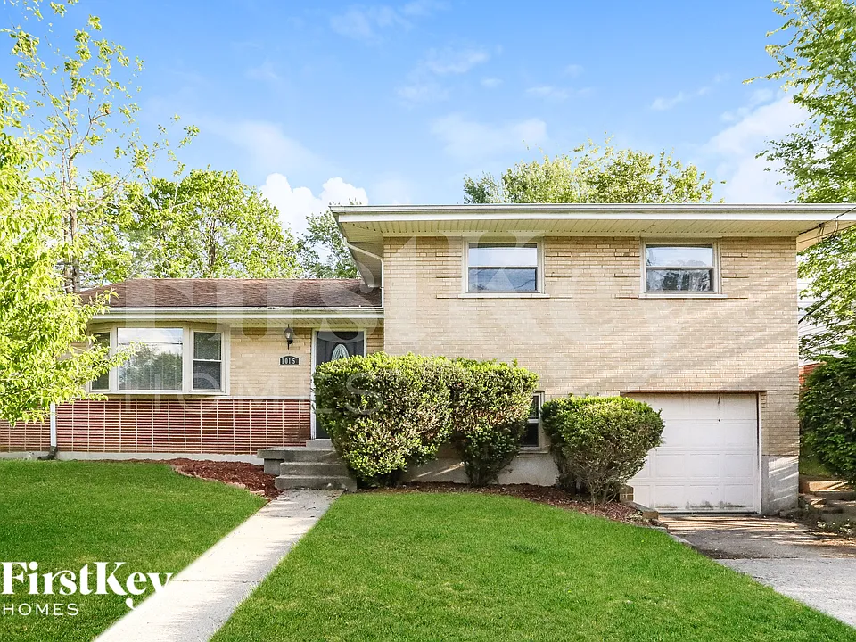 1015 Thunderbird Dr