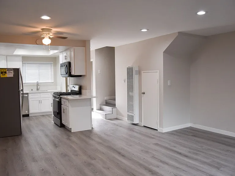 815 N Olive St — Photo 12