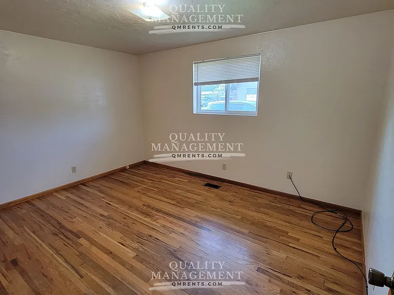 206 Meffan Ave — Photo 5