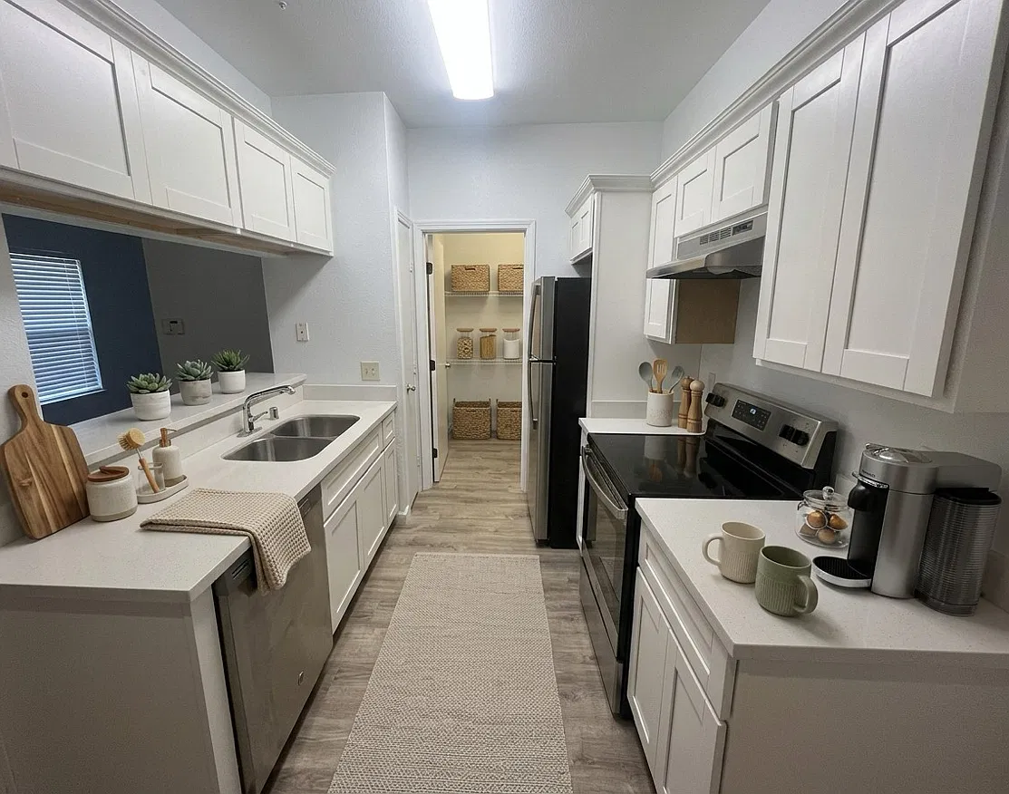 2 bed, 1014 sqft, $2,450 — Photo 2