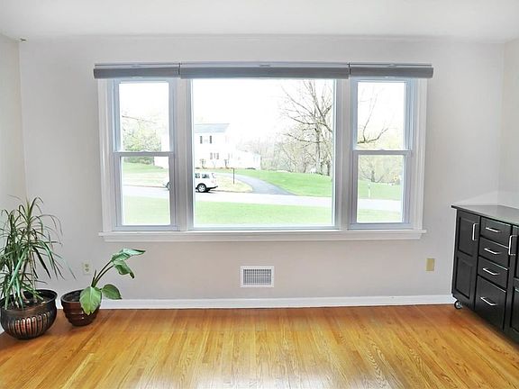 5th image of 56 Parkridge Dr