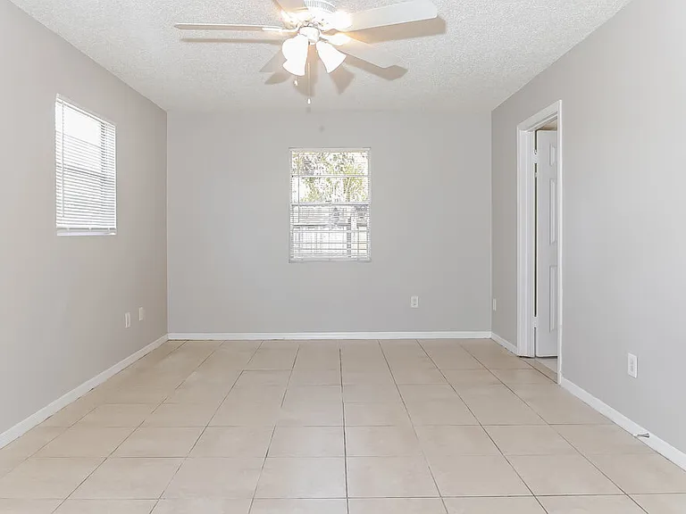 200 Perry Ave — Photo 9
