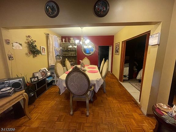 3rd image of 25 Ward St