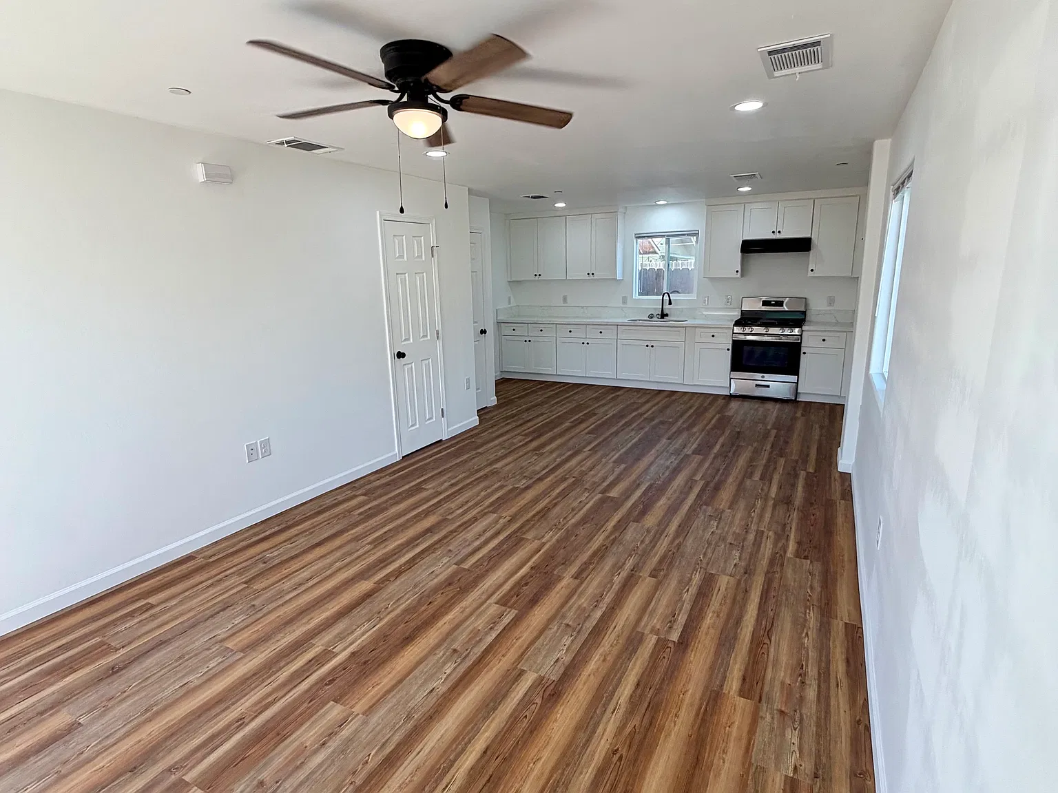1561 E Marion Way Dinuba, CA 93618 - 102 — Photo 4