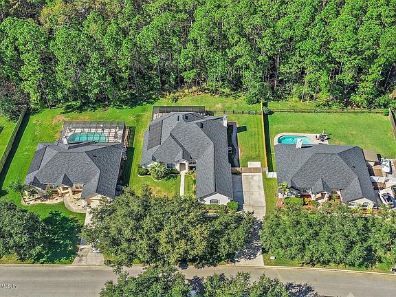 3rd image of 173 Ivy Lakes Dr