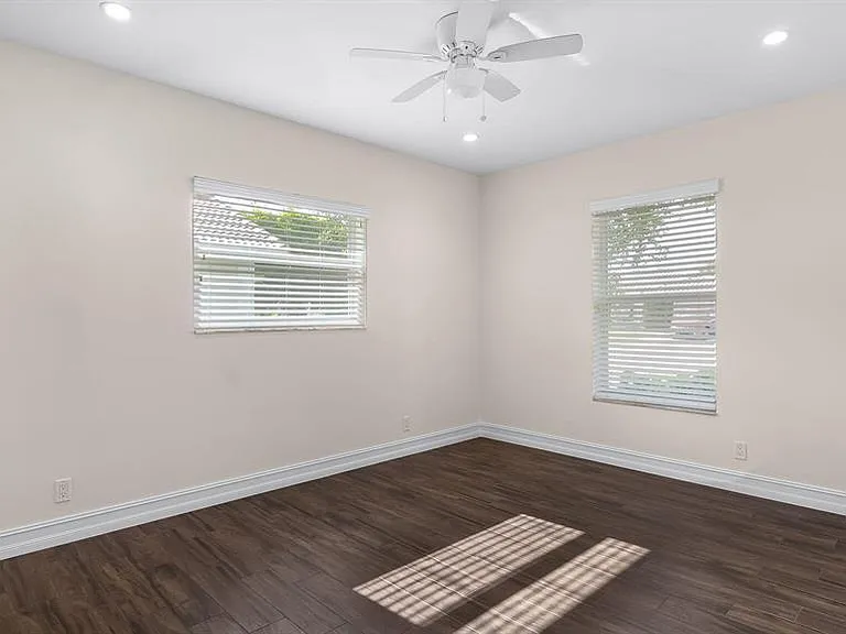 1041 SW 4th St — Photo 14