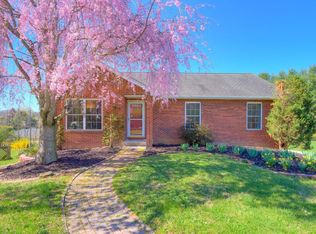 90 Dudley Dr, Christiansburg, VA 24073