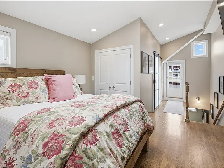 120 Elm St — Photo 16