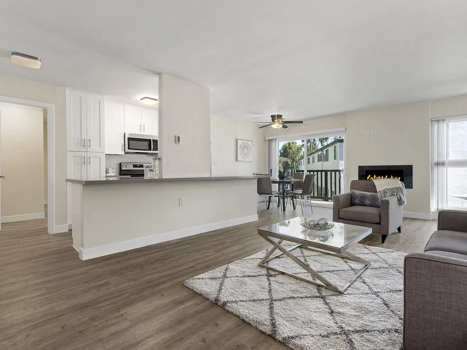Parkway Terrace Apartments — Photo 1